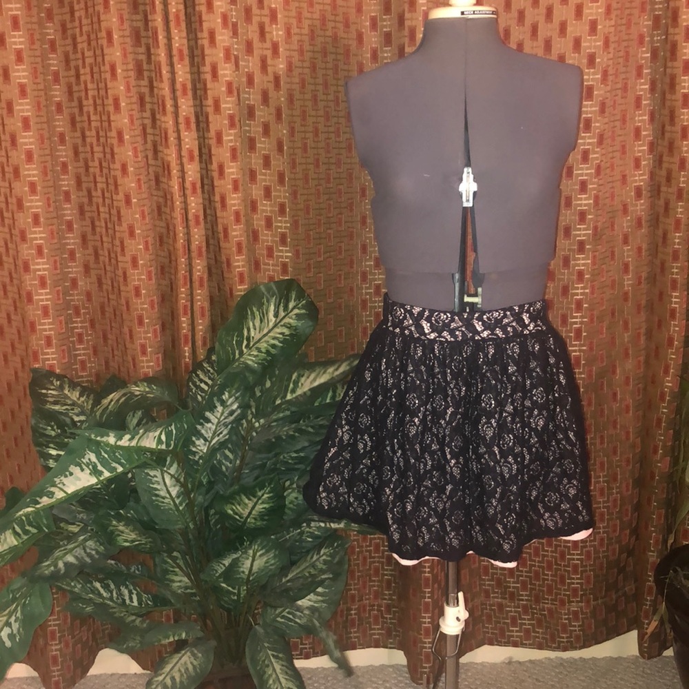 Olsenboye black lace skirt with light pink lining